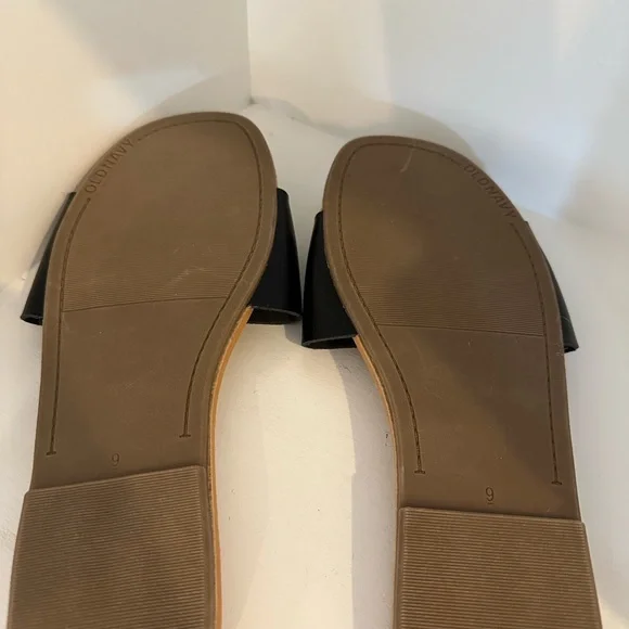 Old Navy Women's Black Slide Sandals - Picture 3 of 3